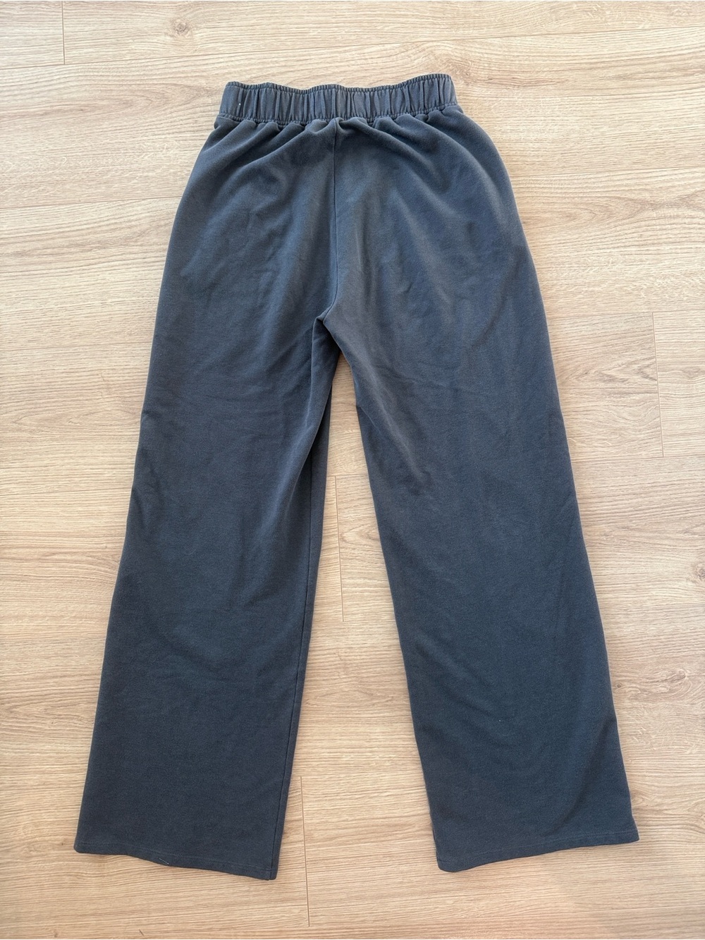 Abercrombie & Fitch Dark Grey Wide-Leg Pintuck Sweatpants - Picture 2 of 6